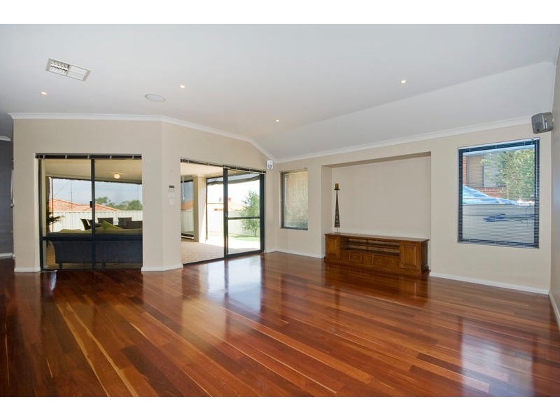 23 Glen Iris Drive, Jandakot WA 6164