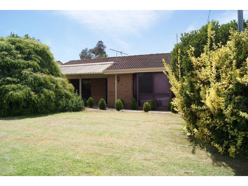 12 Tarndale Way, South Lake WA 6164