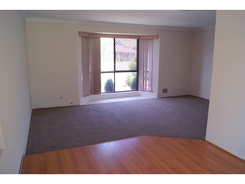 12 Tarndale Way, South Lake WA 6164