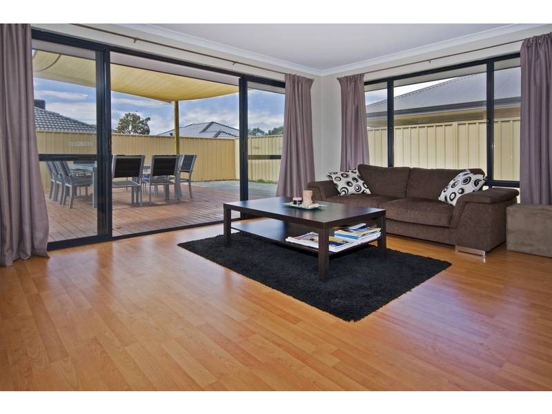 14 Dewsbury Drive, Bertram WA 6167