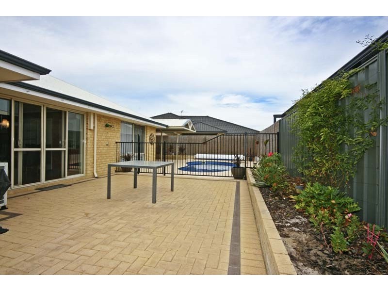 20 Ashendon Boulevard, Hammond Park WA 6164