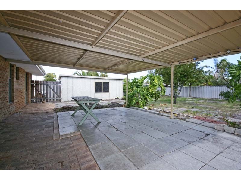 17 South Lake Drive, South Lake WA 6164