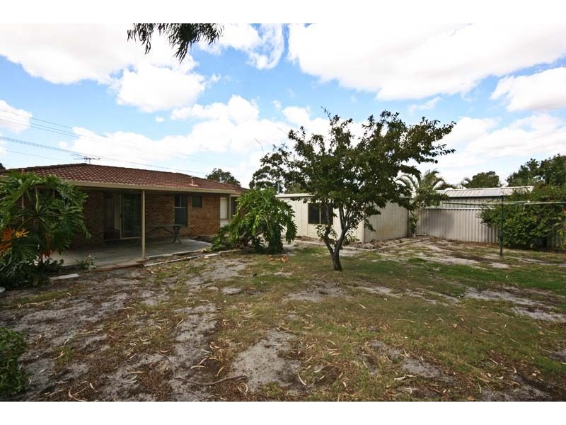 17 South Lake Drive, South Lake WA 6164