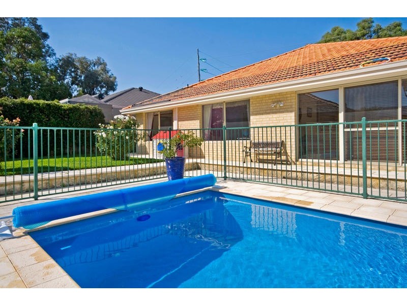 138 Parkway Road, Bibra Lake WA 6163