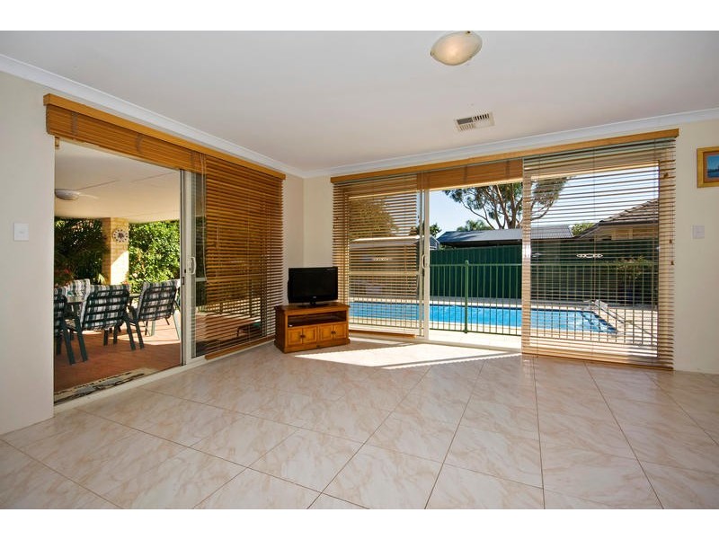 138 Parkway Road, Bibra Lake WA 6163