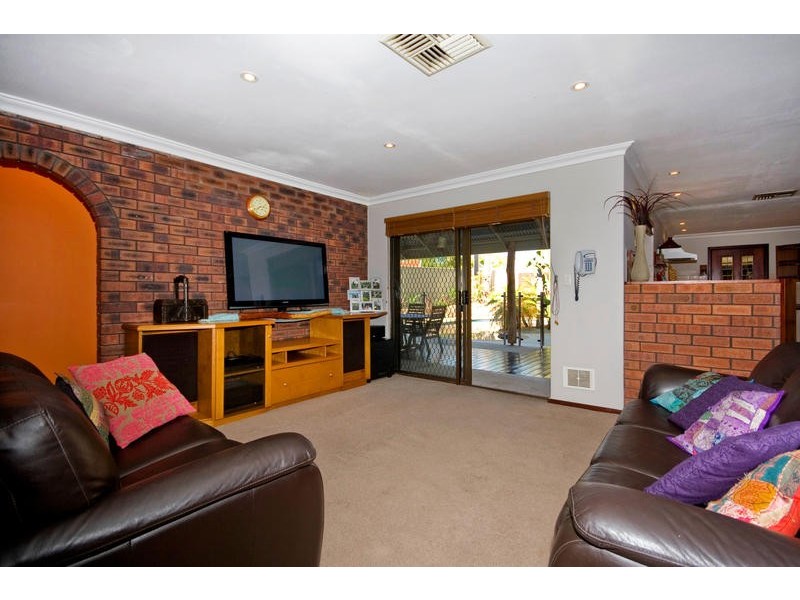 13 Bondini Way, Bibra Lake WA 6163