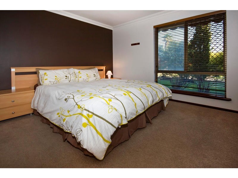 13 Bondini Way, Bibra Lake WA 6163