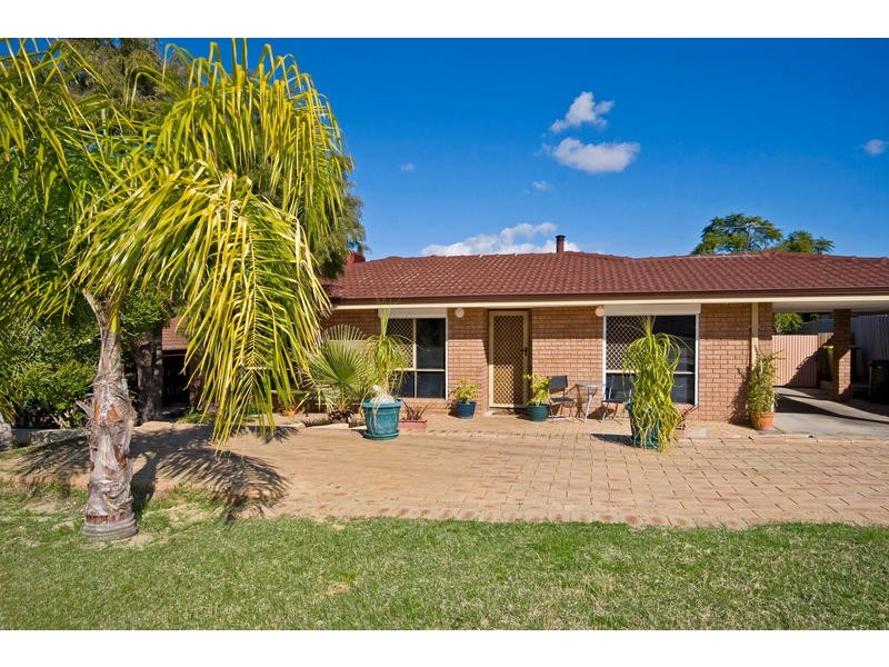 17 Tinaroo Court, South Lake WA 6164