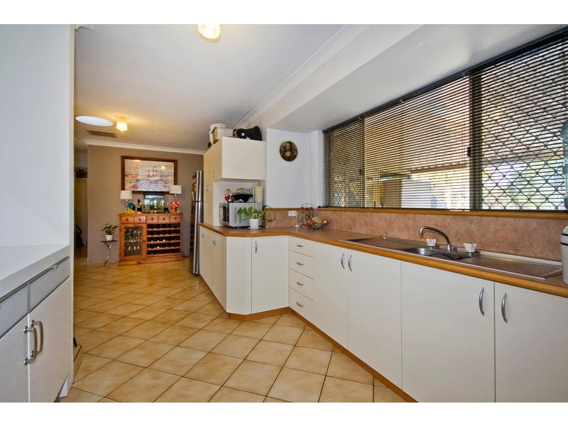 17 Tinaroo Court, South Lake WA 6164