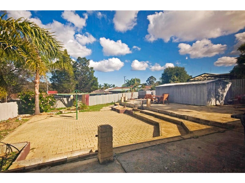 17 Tinaroo Court, South Lake WA 6164