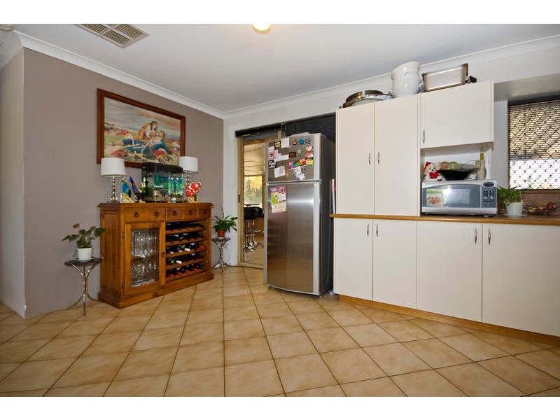 17 Tinaroo Court, South Lake WA 6164