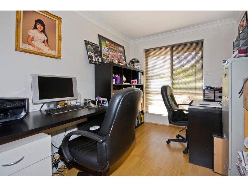 17 Tinaroo Court, South Lake WA 6164