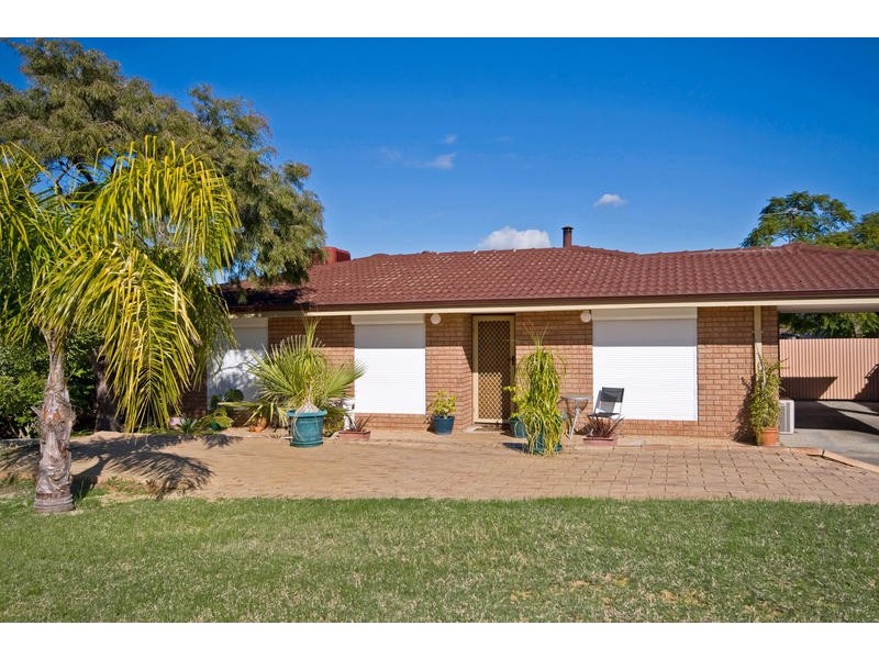 17 Tinaroo Court, South Lake WA 6164