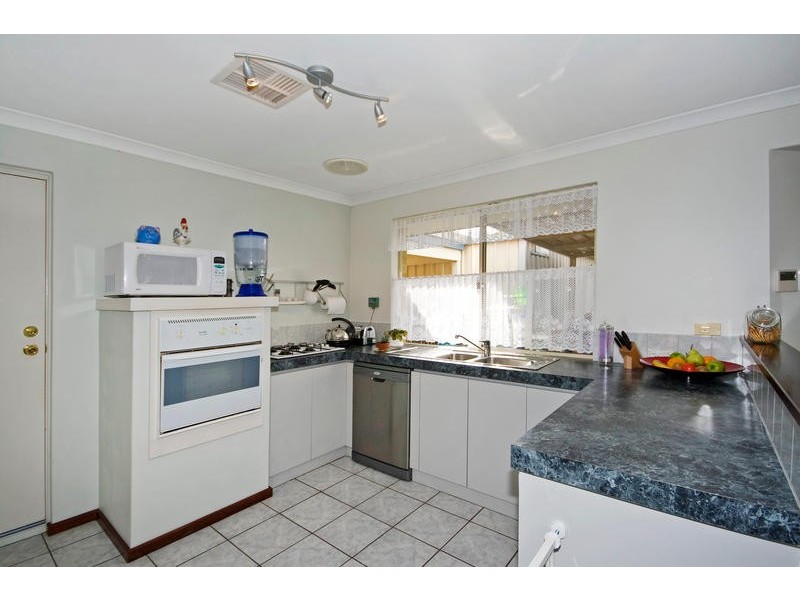 14 Impson Gardens, South Lake WA 6164