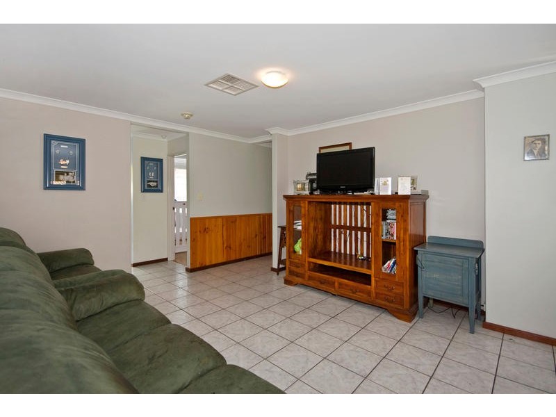 14 Impson Gardens, South Lake WA 6164