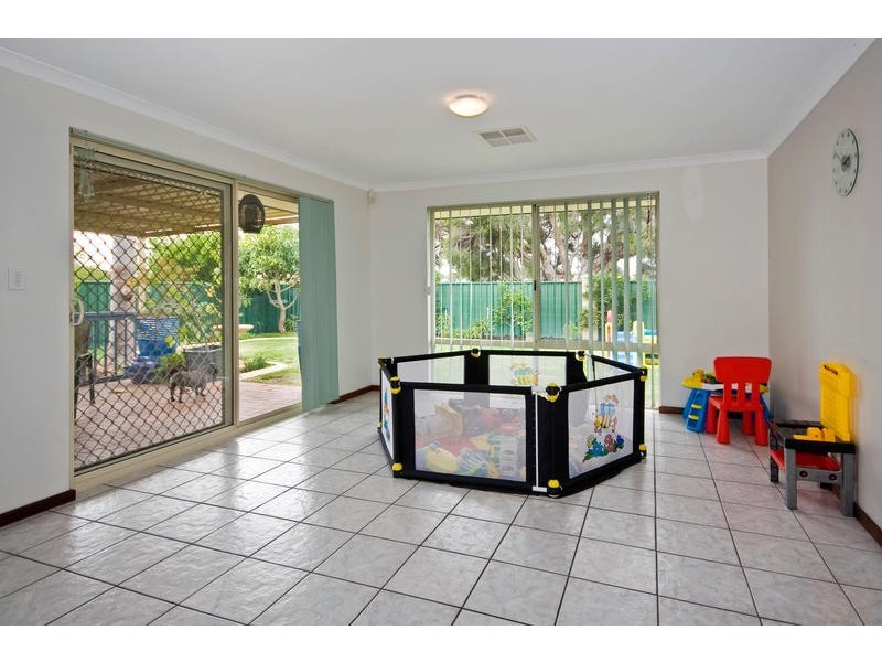 14 Impson Gardens, South Lake WA 6164