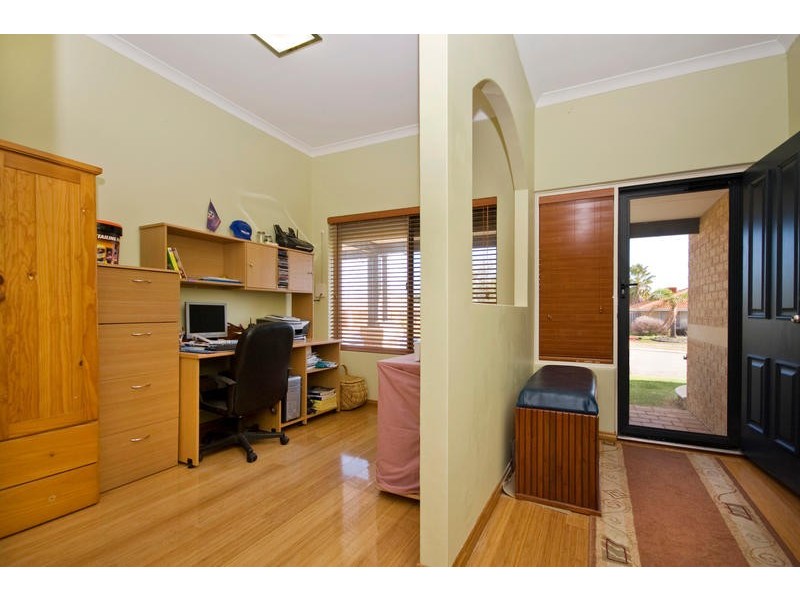 4 Pomaderris Place, South Lake WA 6164