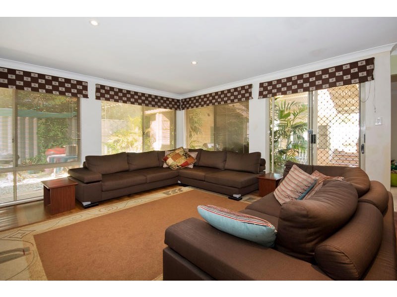 4 Pomaderris Place, South Lake WA 6164