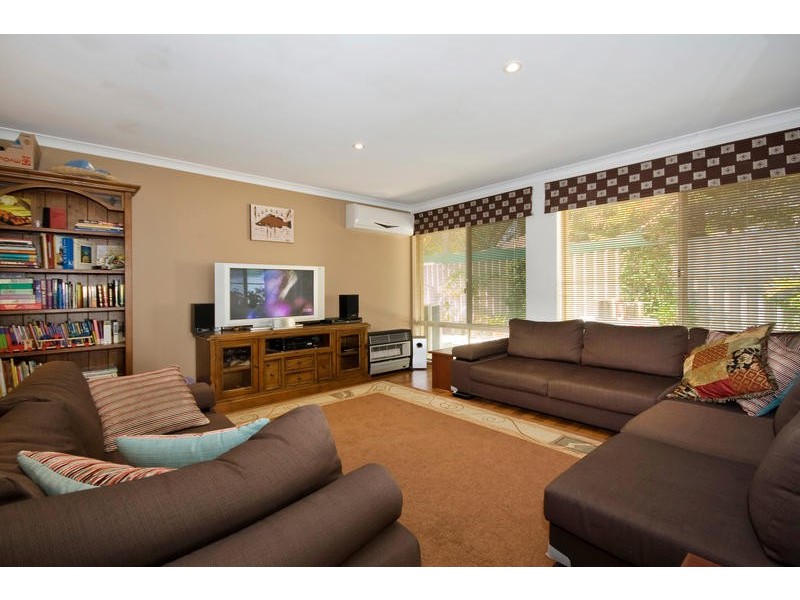 4 Pomaderris Place, South Lake WA 6164