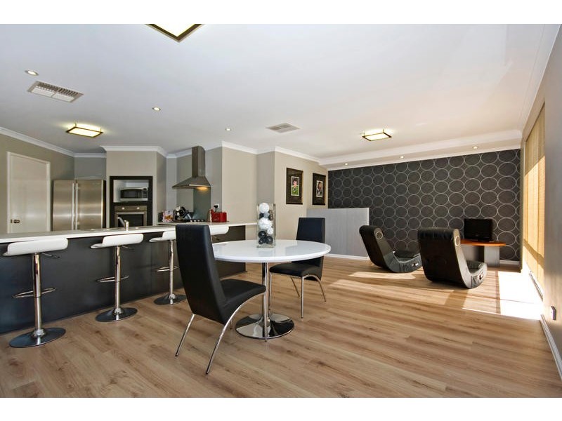 18 Humboldt Entrance, Aubin Grove WA 6164