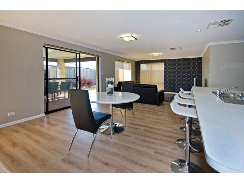 18 Humboldt Entrance, Aubin Grove WA 6164