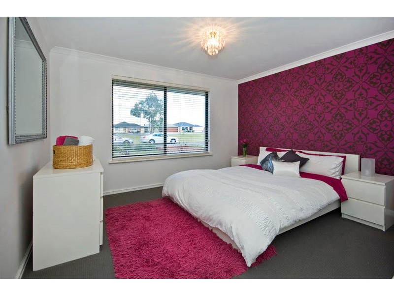18 Humboldt Entrance, Aubin Grove WA 6164