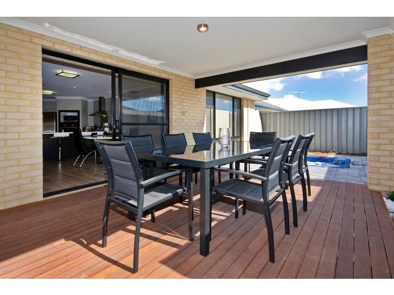 18 Humboldt Entrance, Aubin Grove WA 6164