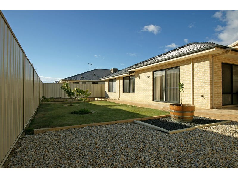 38 Macquarie Boulevard, Hammond Park WA 6164