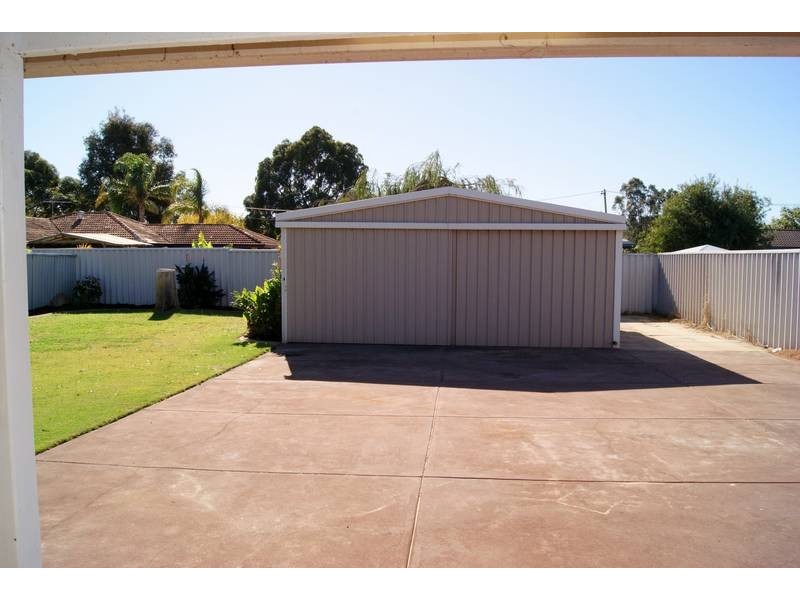 75 South Lake Drive, South Lake WA 6164