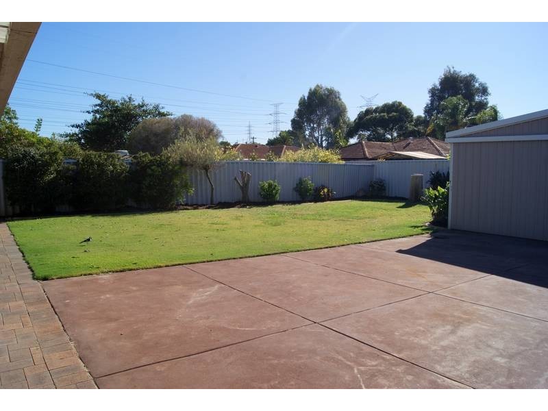 75 South Lake Drive, South Lake WA 6164