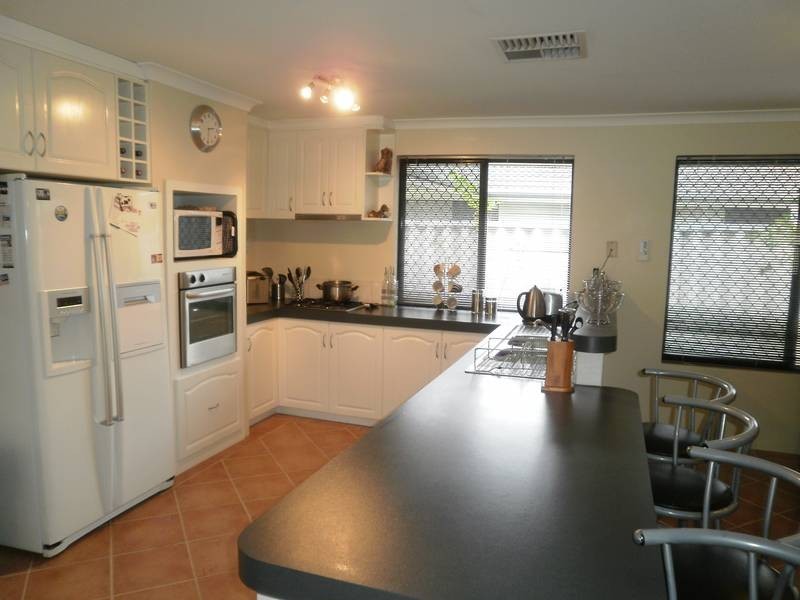 7 Jenniphur Court, Atwell WA 6164