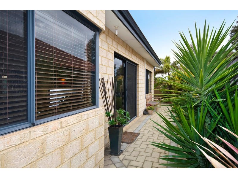 27 Inn Close, Bibra Lake WA 6163