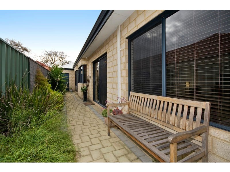 27 Inn Close, Bibra Lake WA 6163