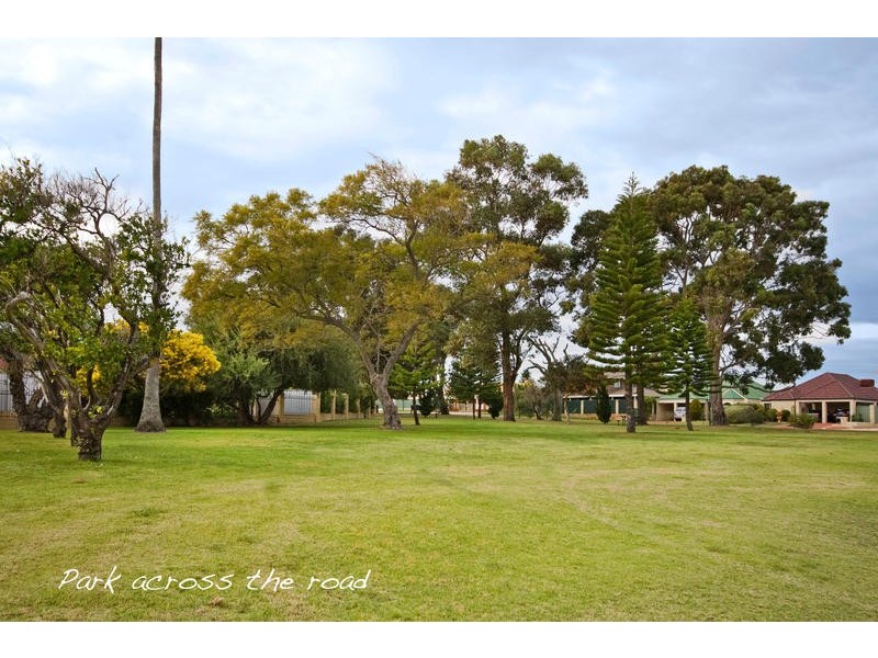 27 Inn Close, Bibra Lake WA 6163