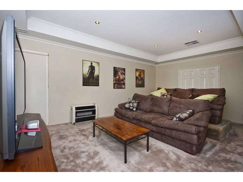 12 Knoop Drive, Byford WA 6122