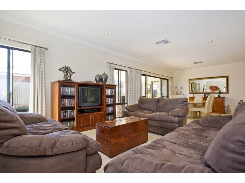 12 Knoop Drive, Byford WA 6122