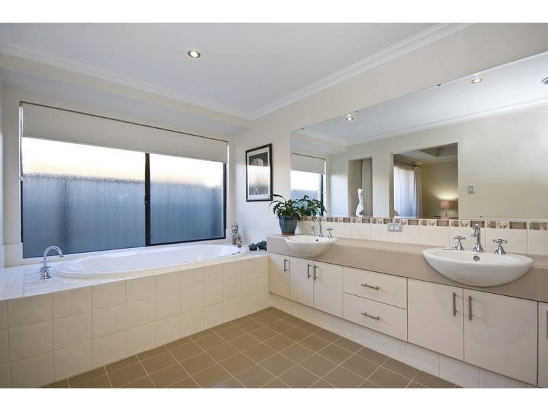 12 Knoop Drive, Byford WA 6122