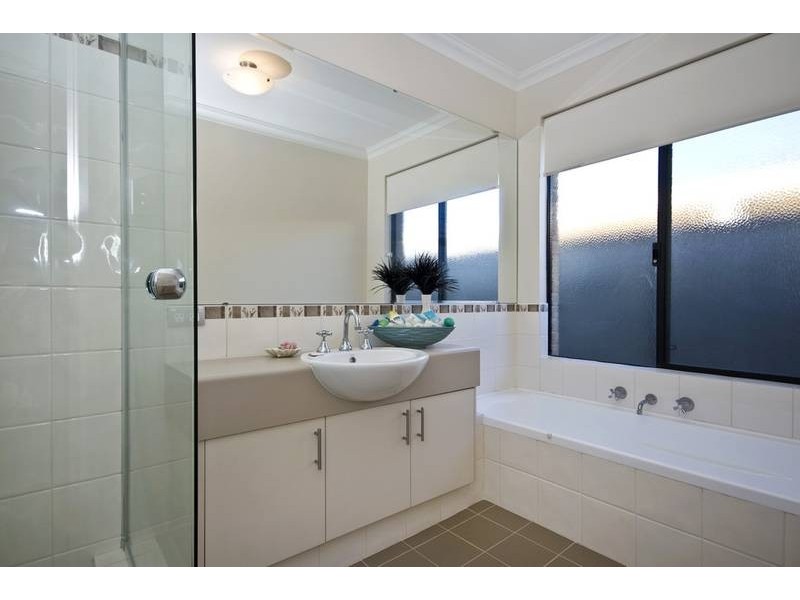 12 Knoop Drive, Byford WA 6122