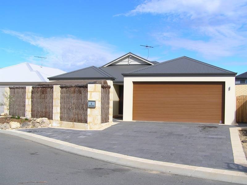 8 Nesbit Place, Success WA 6164