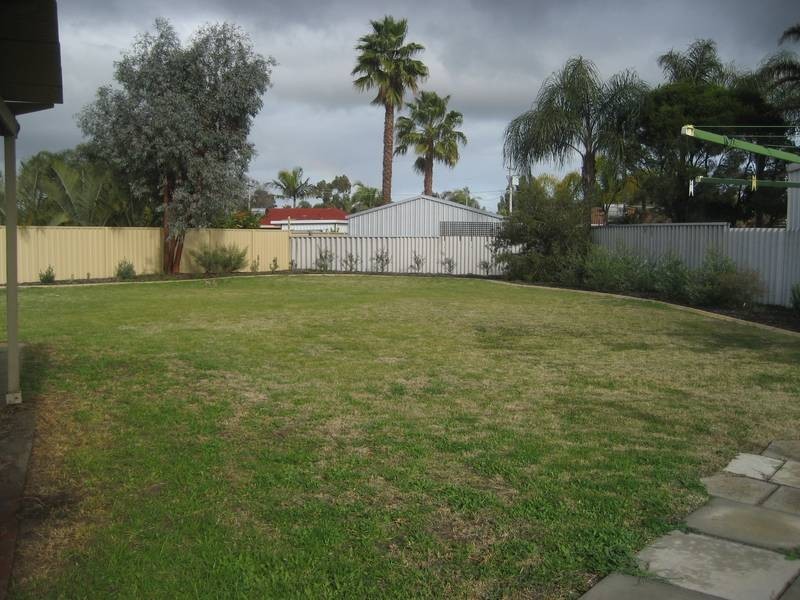 10 Pambula Court, South Lake WA 6164