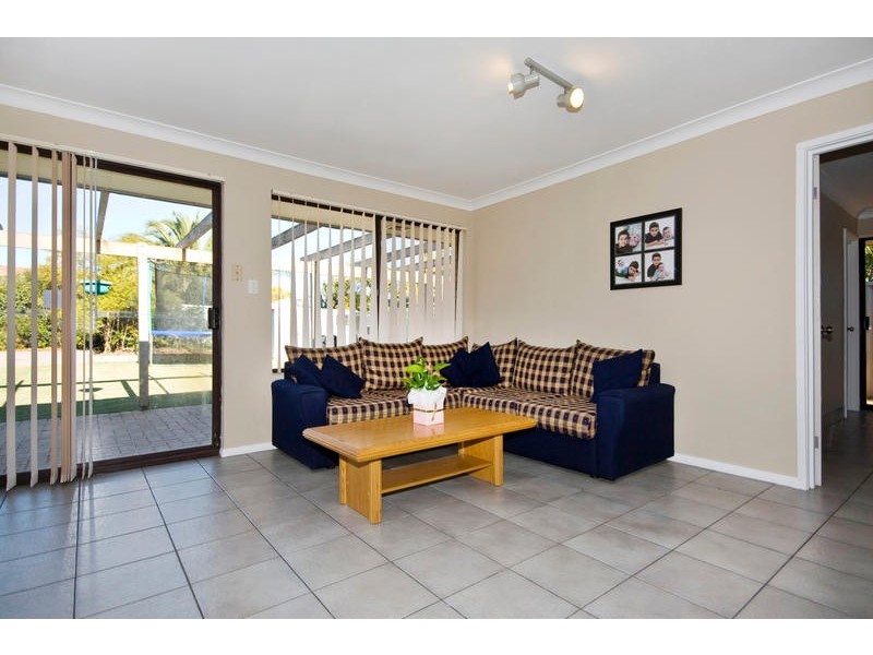 12 Jindabyne Heights, South Lake WA 6164
