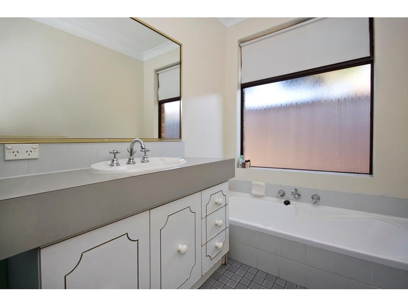 12 Jindabyne Heights, South Lake WA 6164