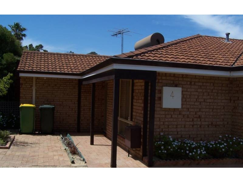 4 Chaucer Close, Munster WA 6166