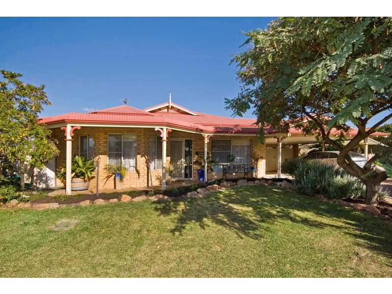 14 Poinsettia Grove, South Lake WA 6164