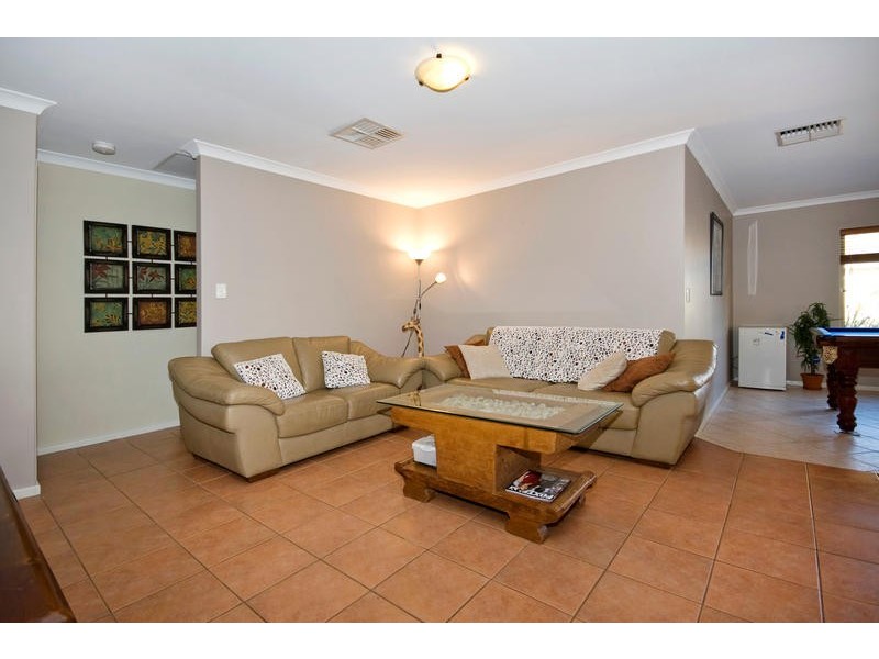 14 Poinsettia Grove, South Lake WA 6164