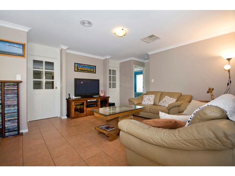 14 Poinsettia Grove, South Lake WA 6164