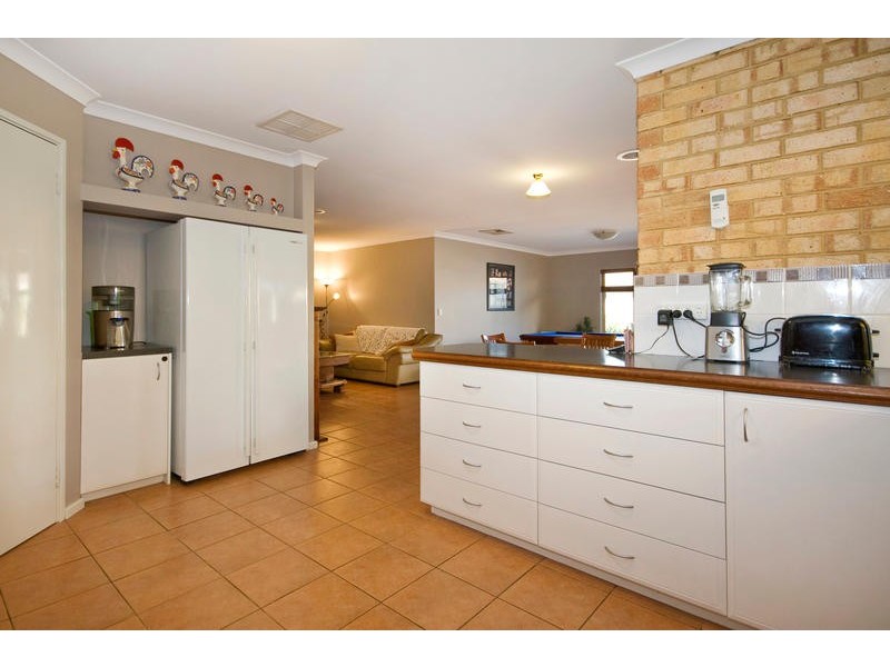 14 Poinsettia Grove, South Lake WA 6164