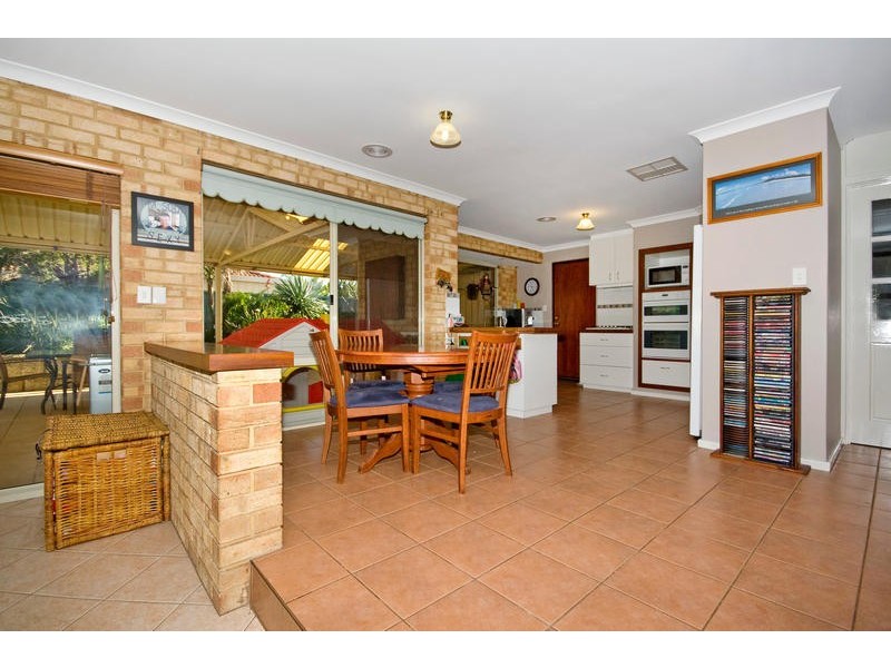 14 Poinsettia Grove, South Lake WA 6164