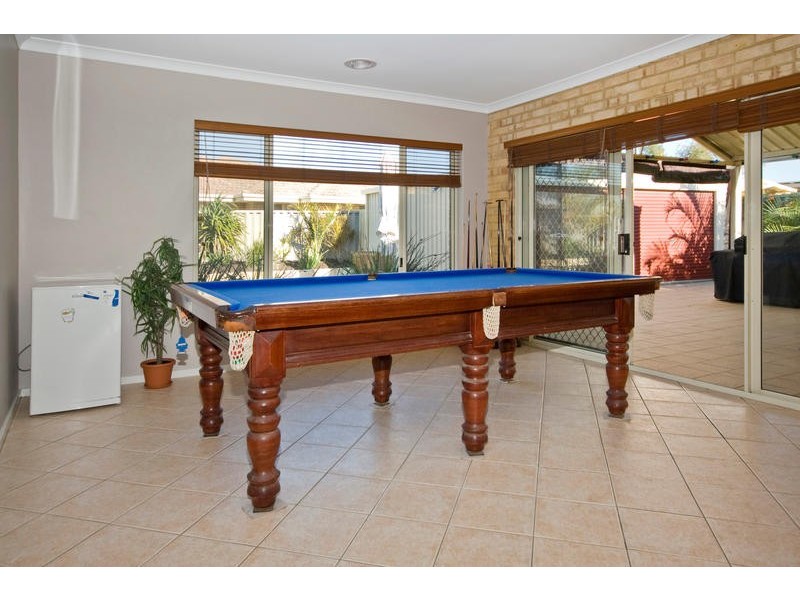 14 Poinsettia Grove, South Lake WA 6164