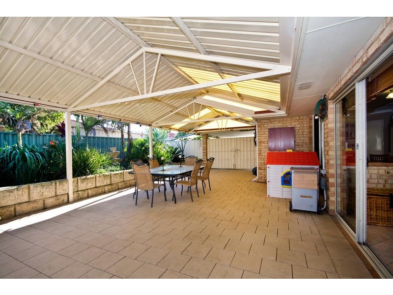 14 Poinsettia Grove, South Lake WA 6164